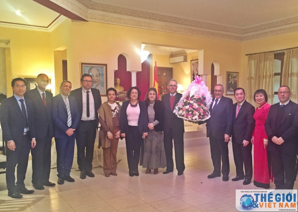 trao huan chuong huu nghi cho nguyen dai su morocco tai viet nam