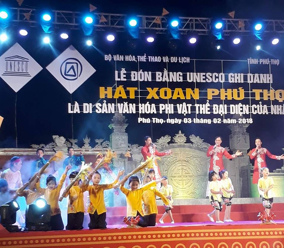Đón bằng UNESCO ghi danh Hát Xoan là di sản văn hóa phi vật thể đại diện của nhân loại don bang unesco ghi danh hat xoan la di san van hoa phi vat the dai dien cua nhan loai