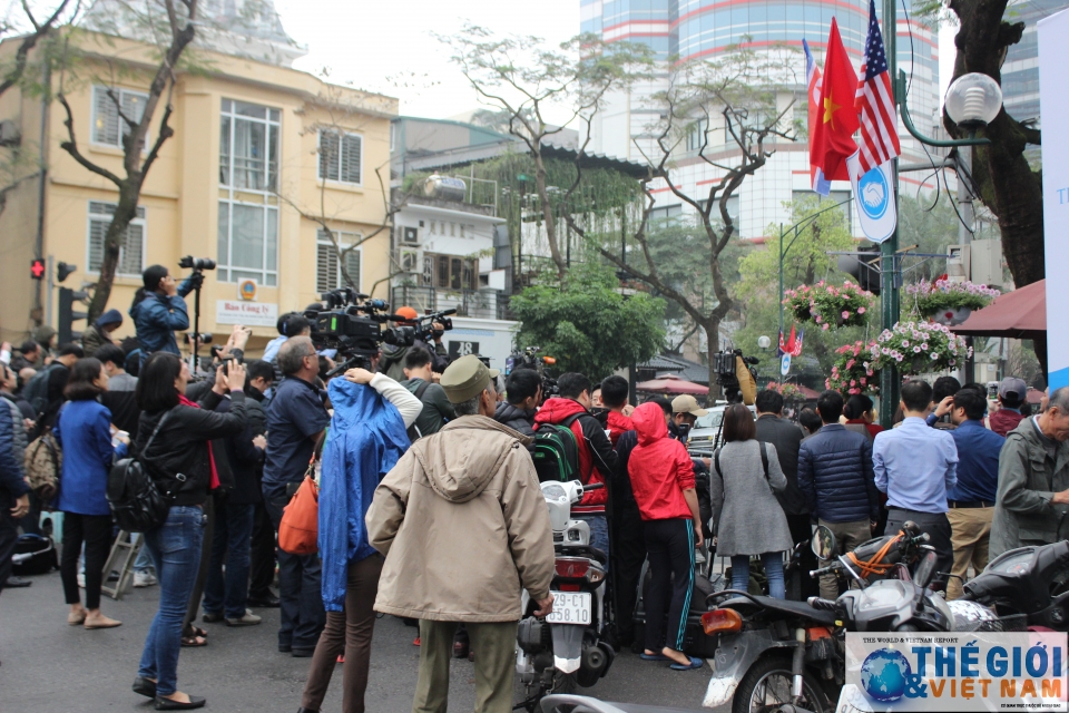 khong khi ha noi trong ngay don chu tich trieu tien va tong thong my