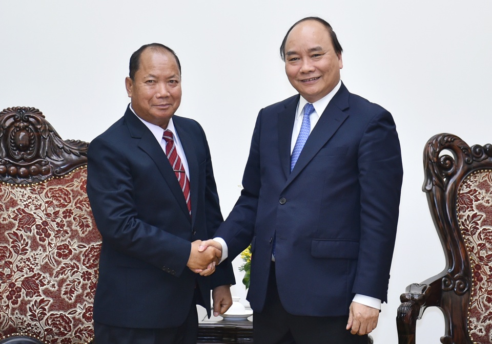 Thủ tướng Nguyễn Xuân Phúc tiếp Bộ trưởng An ninh Lào thu tuong nguyen xuan phuc tiep bo truong an ninh lao