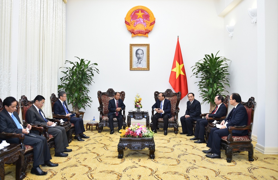 Thủ tướng Nguyễn Xuân Phúc tiếp Bộ trưởng An ninh Lào thu tuong nguyen xuan phuc tiep bo truong an ninh lao