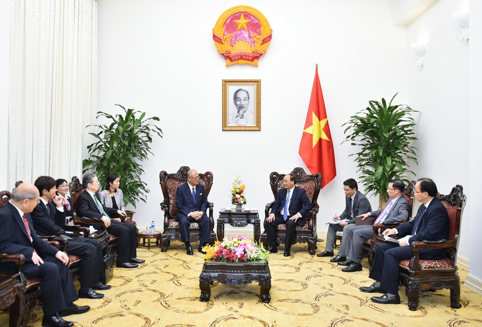 vuon hoa viet nhat dep hon nho nhung bong hoa doanh nghiep