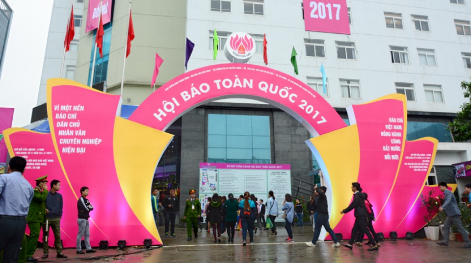 bao chi can lay lai niem tin cua cong chung