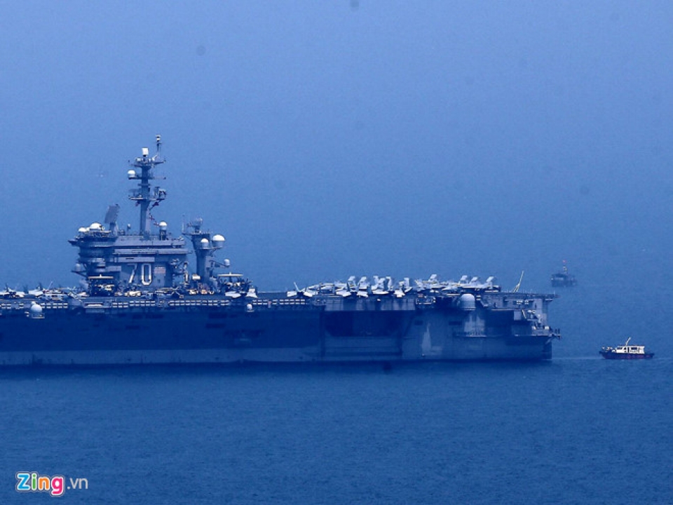 nhung hinh anh dau tien cua tau san bay uss carl vinson tai da nang