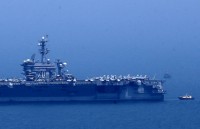 nguoi da nang hao hung xem ban nhac hai quan my bieu dien