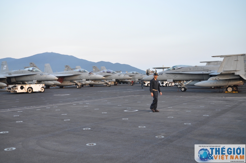 can canh tau san bay uss carl vinson dang o tham da nang
