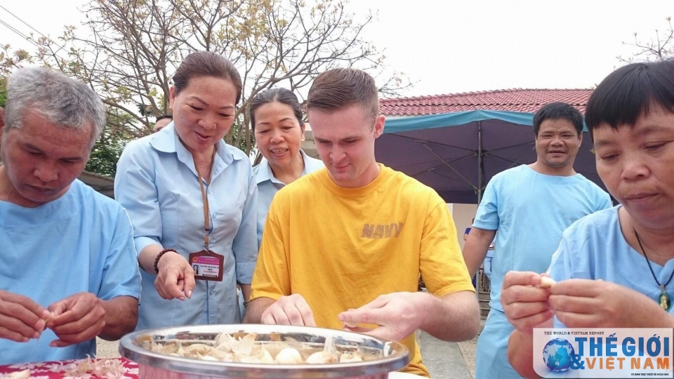 thuy thu tau san bay my tham lang tre sos benh nhan tam than