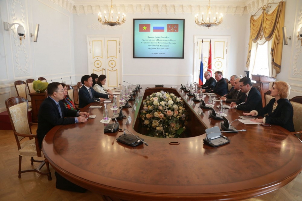 dai su ngo duc manh lam viec voi thong doc st petersburg