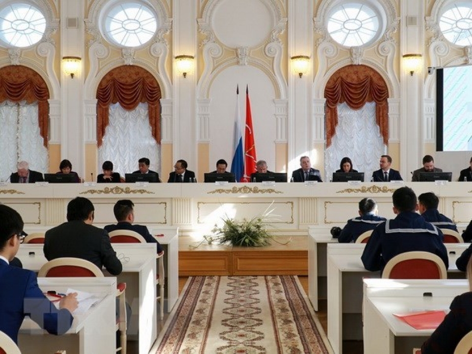 hoi thao ky niem 95 nam ngay bac ho dat chan den petrograd