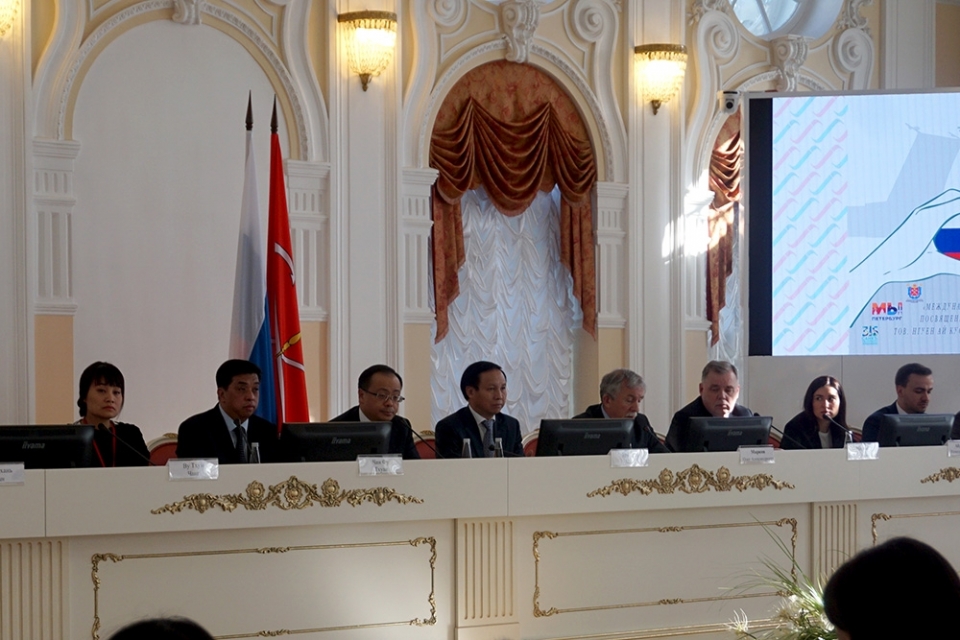 hoi thao ky niem 95 nam ngay bac ho dat chan den petrograd