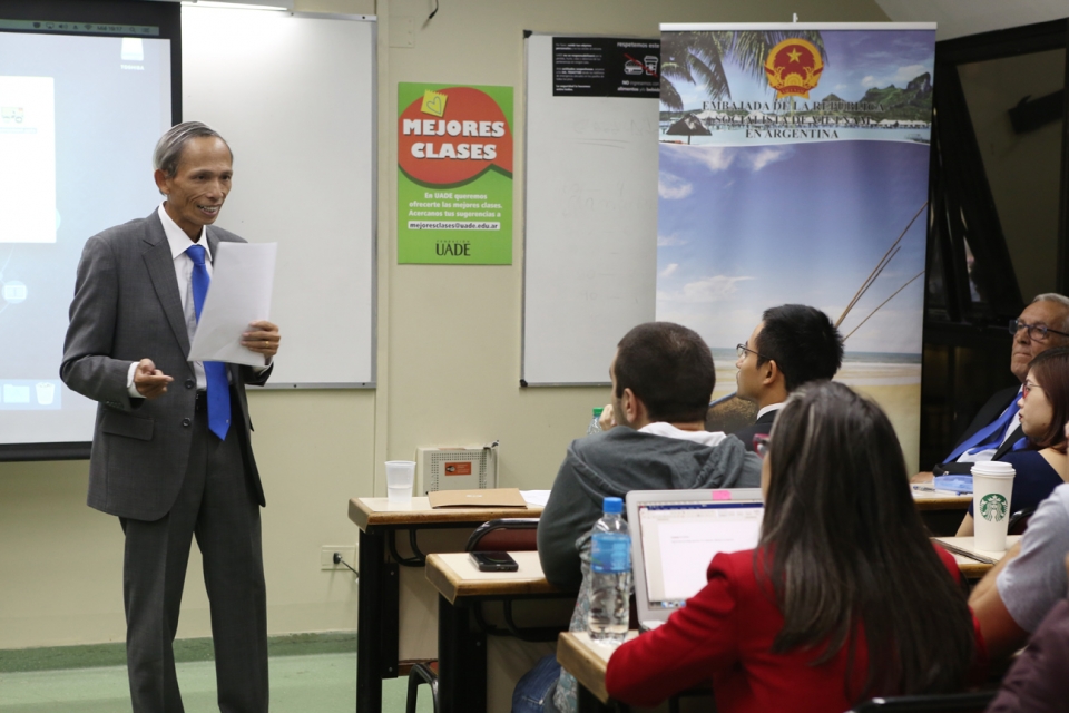 dai su viet nam noi chuyen voi sinh vien dai hoc doanh nghiep argentina