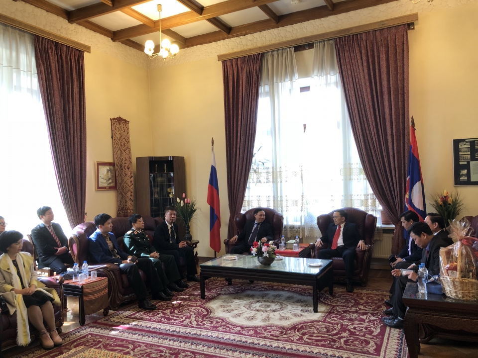 dai su quan viet nam tai lb nga chuc mung tet co truyen lao