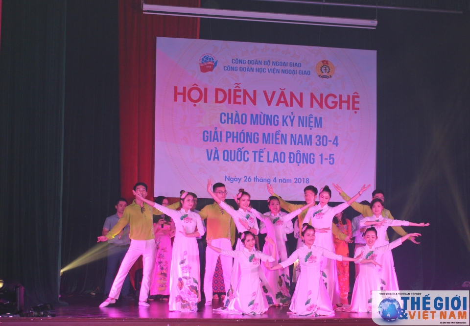 hoi dien van nghe ky niem ngay 304 15 tai hoc vien ngoai giao