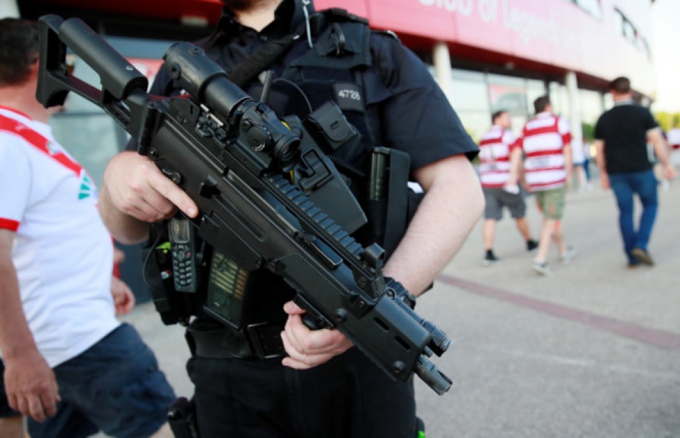 Anh hạ mức cảnh báo khủng bố, động viên người dân ra đường anh ha muc canh bao khung bo dong vien nguoi dan ra duong