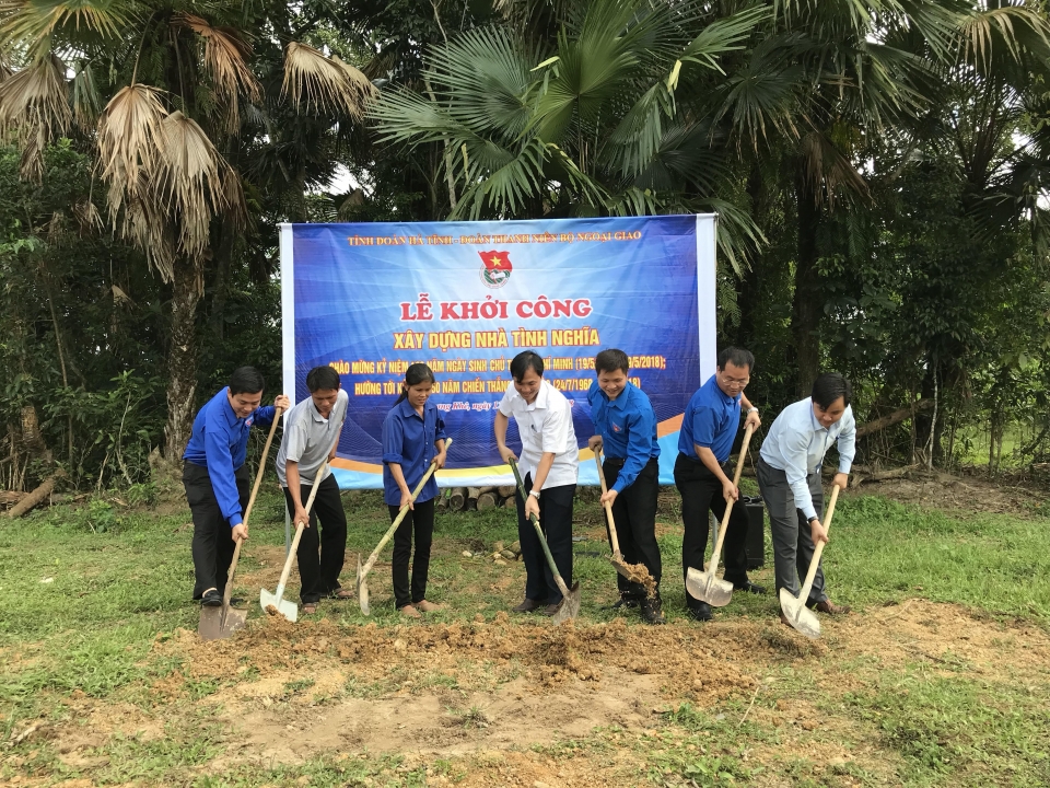 doan thanh nien bo ngoai giao quyen gop xay dung nha tinh nghia o ha tinh