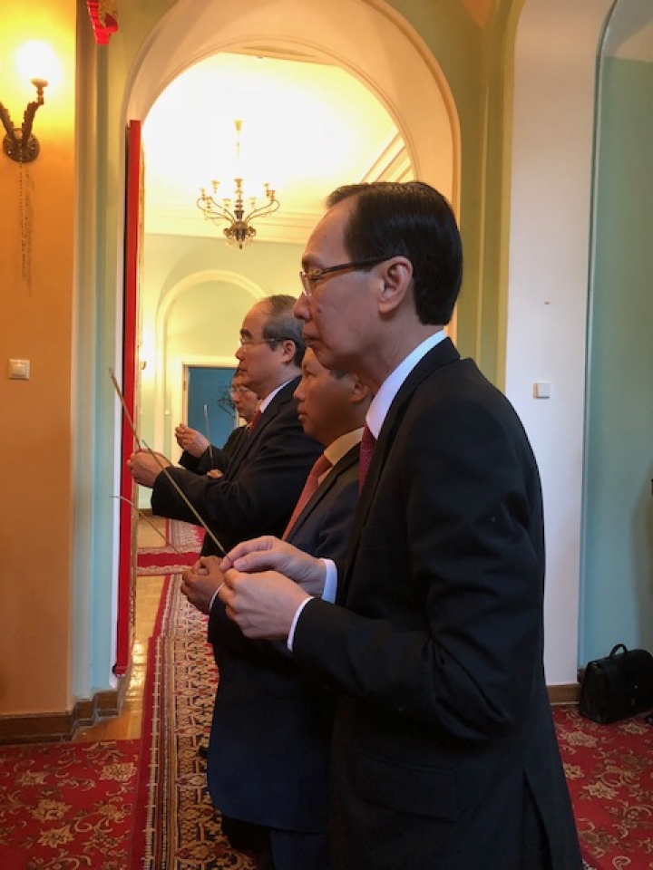 nhieu hoat dong ky niem 128 nam ngay sinh bac ho tai lb nga