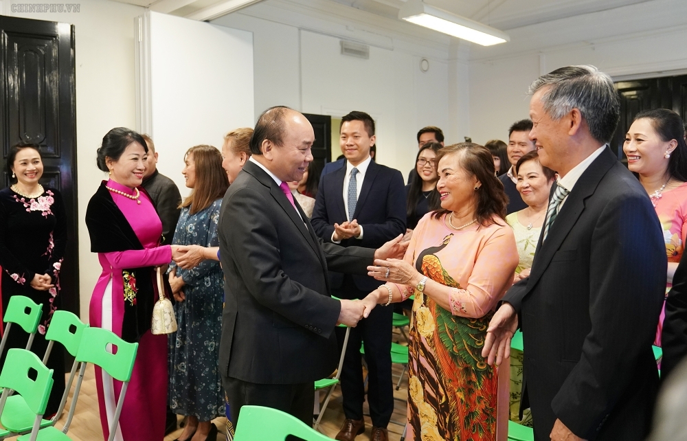 Thủ tướng thăm Đại sứ quán và cộng đồng người Việt Nam tại Na Uy