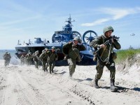 quan doi nga sap dua xe tang ke huy diet 2 vao su dung