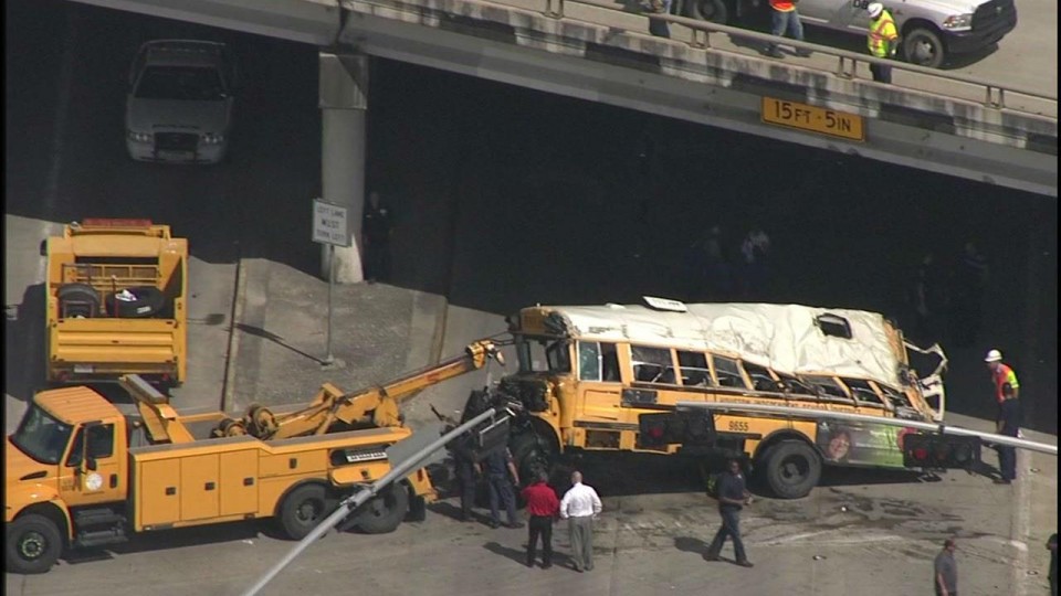 tai nan xe buyt nghiem trong tai my