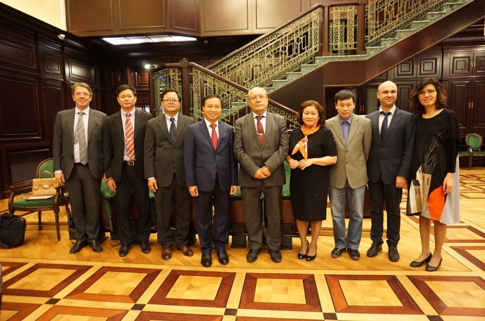 dai su viet nam tai nga tham lam viec dai hoc tong hop quoc gia lomonosov