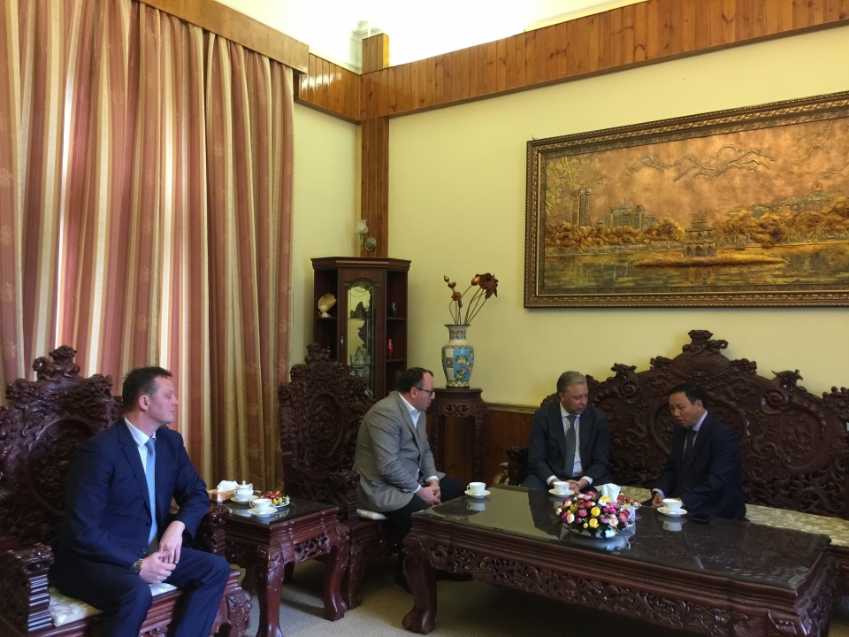 dai su ngo duc manh tiep lanh dao ngan hang solidarnost