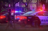 canh sat dap vo cua kinh o to de giai cuu manequin