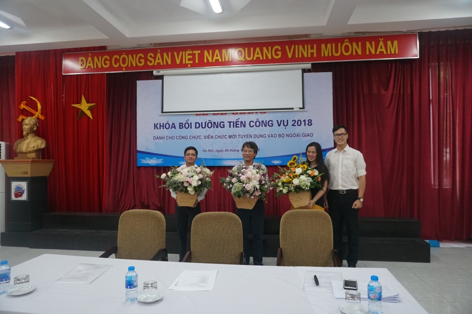 bo ngoai giao be giang khoa boi duong tien cong vu 2018