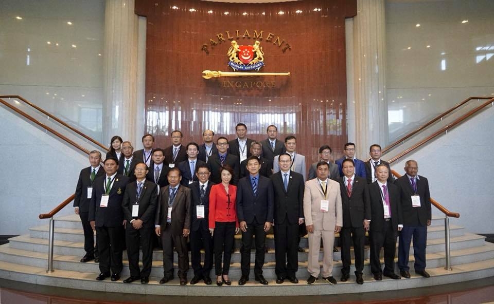 doan dai bieu ha noi tham du hoi nghi thi truong va thong doc cac thu do asean