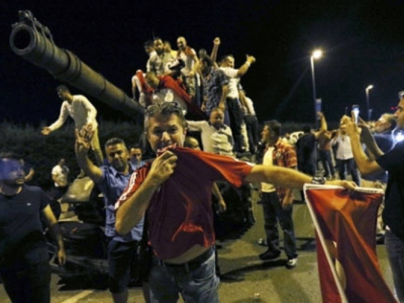 tho nhi ky eu su hieu lam tai hai