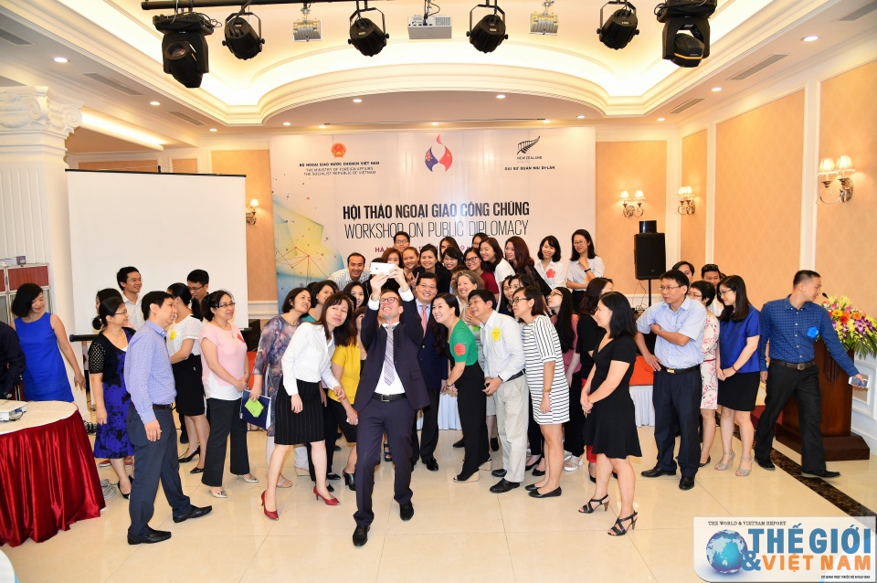 ngoai giao cong chung cong cu huu ich de hoi nhap