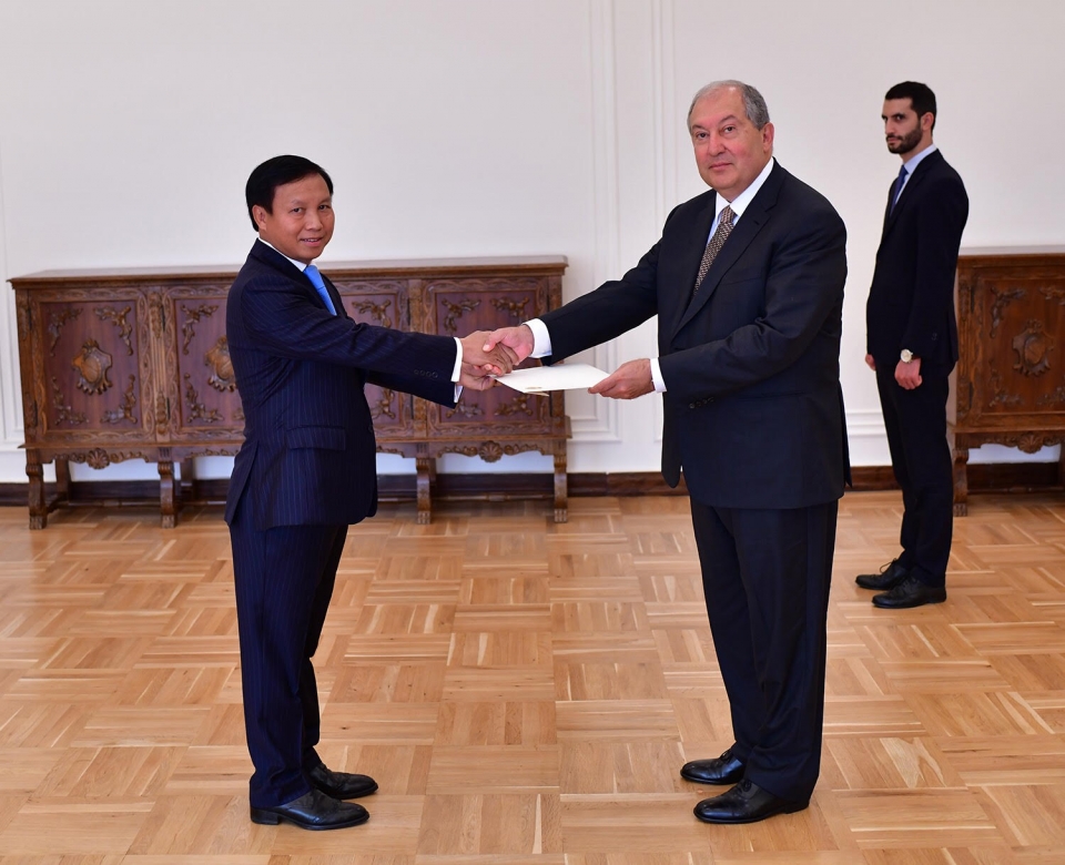 dai su ngo duc manh trinh quoc thu len tong thong armenia
