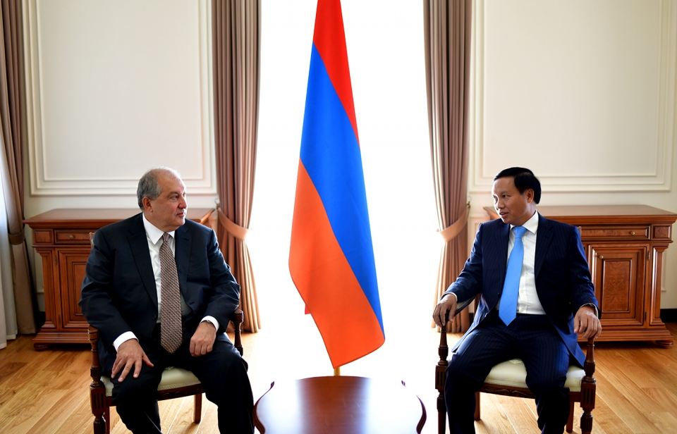 dai su ngo duc manh trinh quoc thu len tong thong armenia