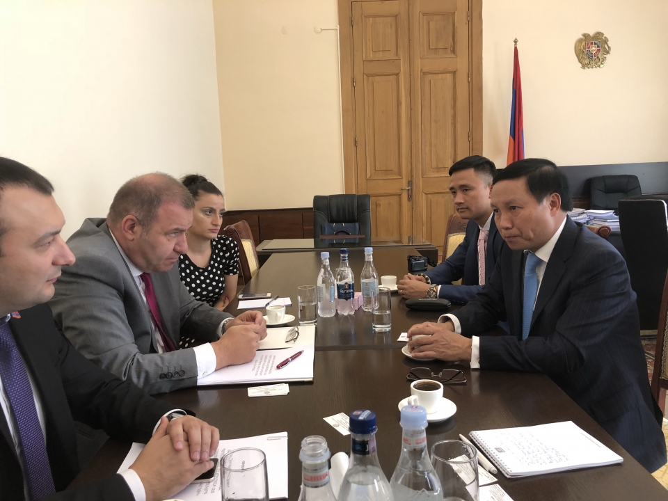 dai su ngo duc manh trinh quoc thu len tong thong armenia