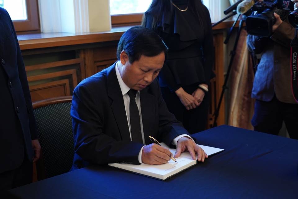 dai su quan viet nam tai nga to chuc le vieng mo so tang chu tich nuoc tran dai quang