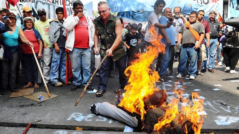 argentina phan doi anh tap tran tai quan dao tranh chap