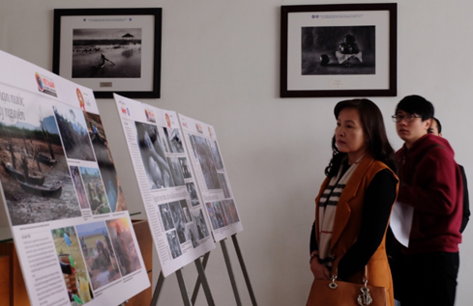 875 cau chuyen ve viet nam dat nuoc con nguoi qua anh