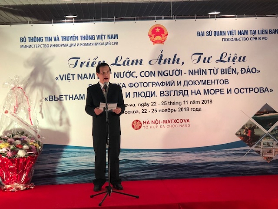 khai mac trien lam anh ve dat nuoc con nguoi viet nam tai lb nga