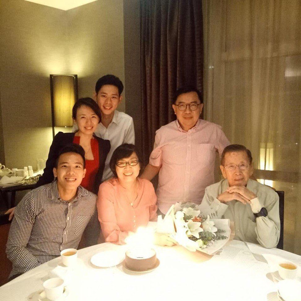 singapore the he sandwich truoc ap luc tu gia hoa dan so