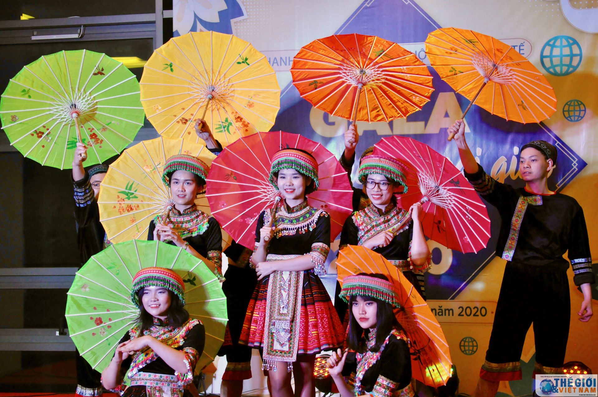 thanh nien ngoai giao han hoan don nam moi tai gala chao xuan 2020