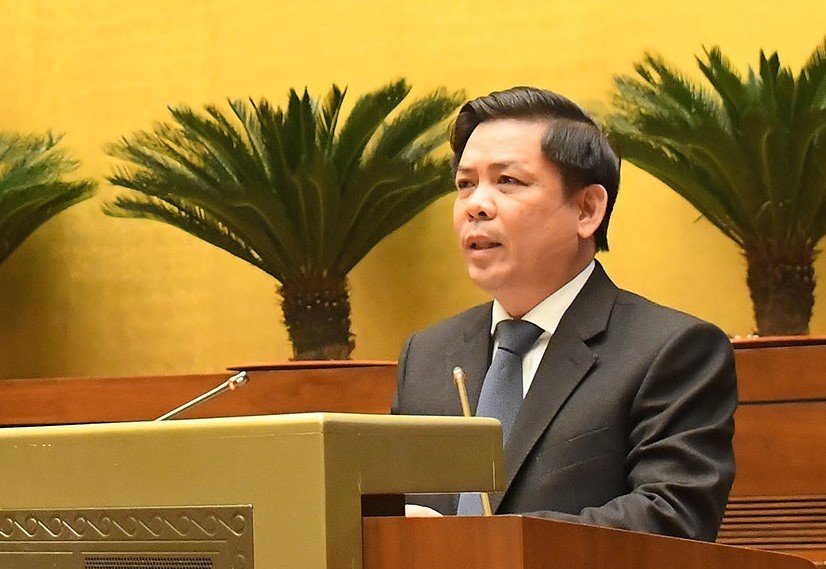 Bộ trưởng Nguyễn Văn Thể trình bày tờ trình về chủ trương đầu tư Dự án xây dựng công trình đường bộ cao tốc Bắc - Nam phía Đông giai đoạn 2021 - 2025