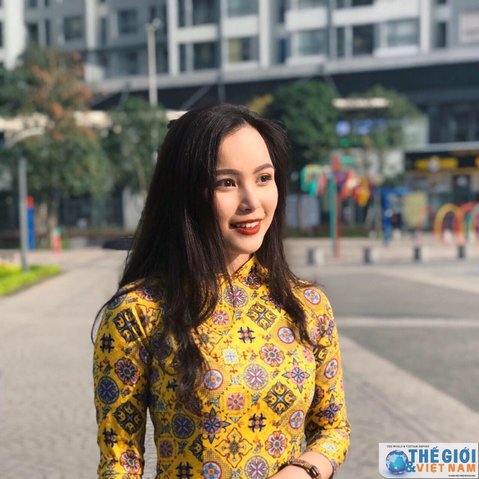 co gai tang hoa cho tong thong donald trump la nu sinh hoc vien ngoai giao