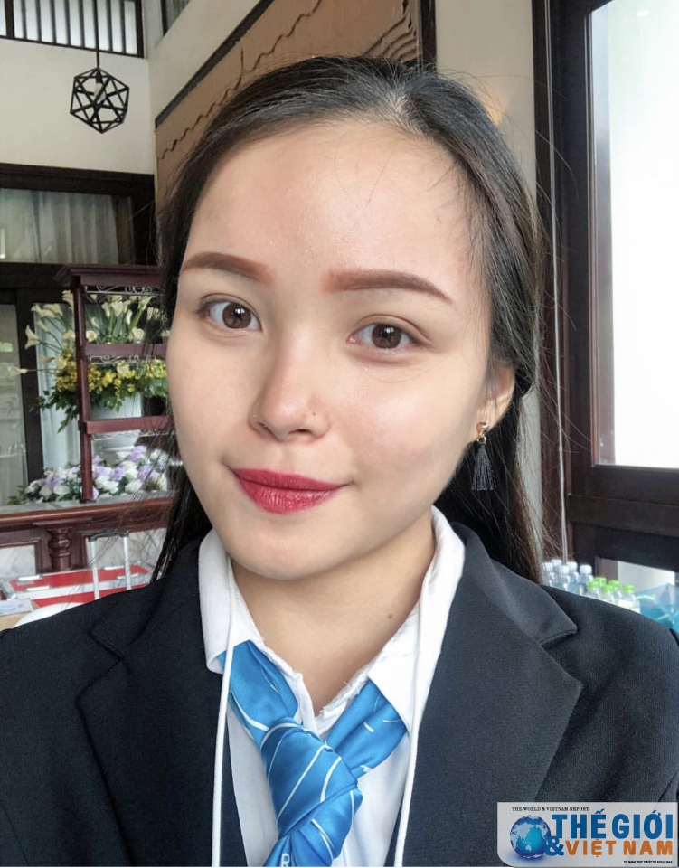 tro chuyen cung nu sinh ngoai giao tang hoa tong thong trump