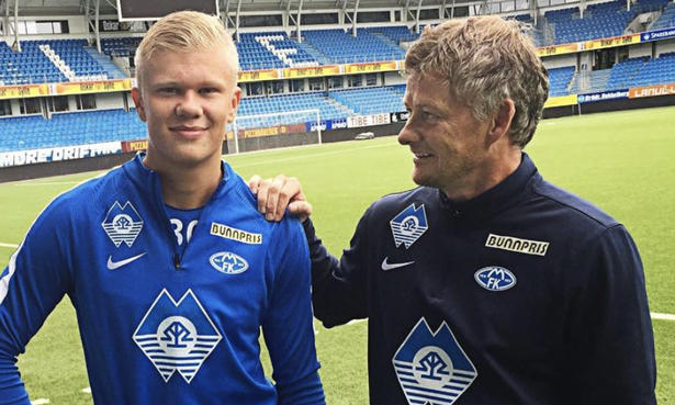 HLV trưởng của Man Utd Ole Gunnar Solskajer và tiền đạo Erling Haaland hồi còn ở CLB Molde.