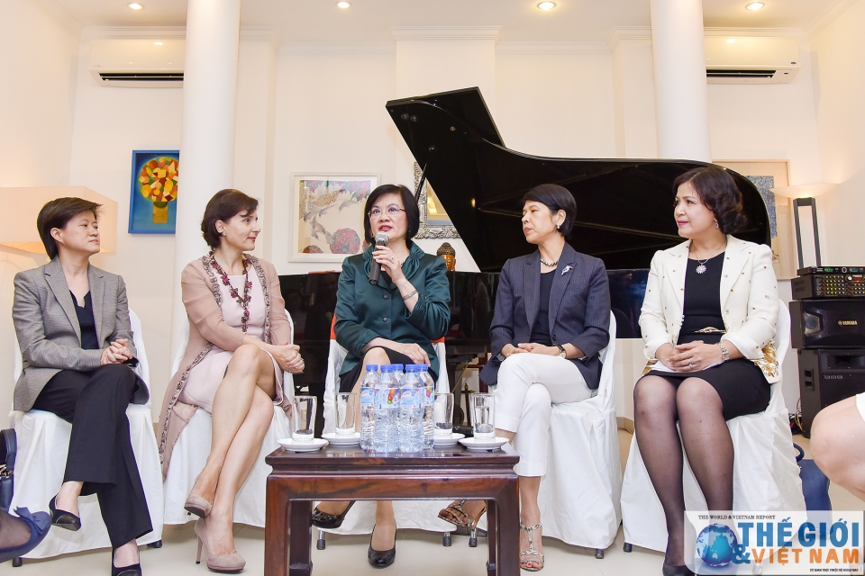 can bo nu dem lai luong gio moi trong nganh ngoai giao