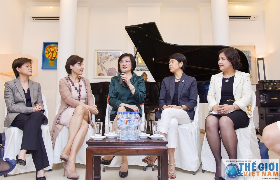 can bo nu dem lai luong gio moi trong nganh ngoai giao