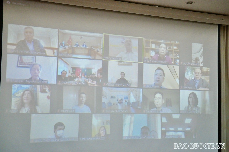 Buổi làm việc trực tuyến với lãnh đạo cộng đồng người Việt Nam tại Ukraine