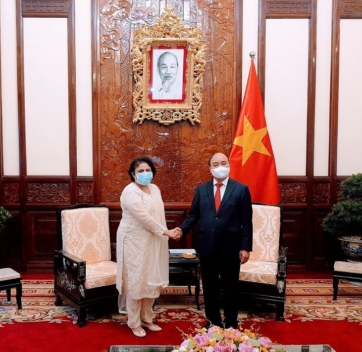 Đại sứ Pakistan tại Việt Nam Nam Samina Mehtab tại lễ trình Thư ủy nhiệm lên Chủ tịch nước Nguyễn Xuân Phúc. (Ảnh: ĐSQ Pakistan tại Việt Nam)