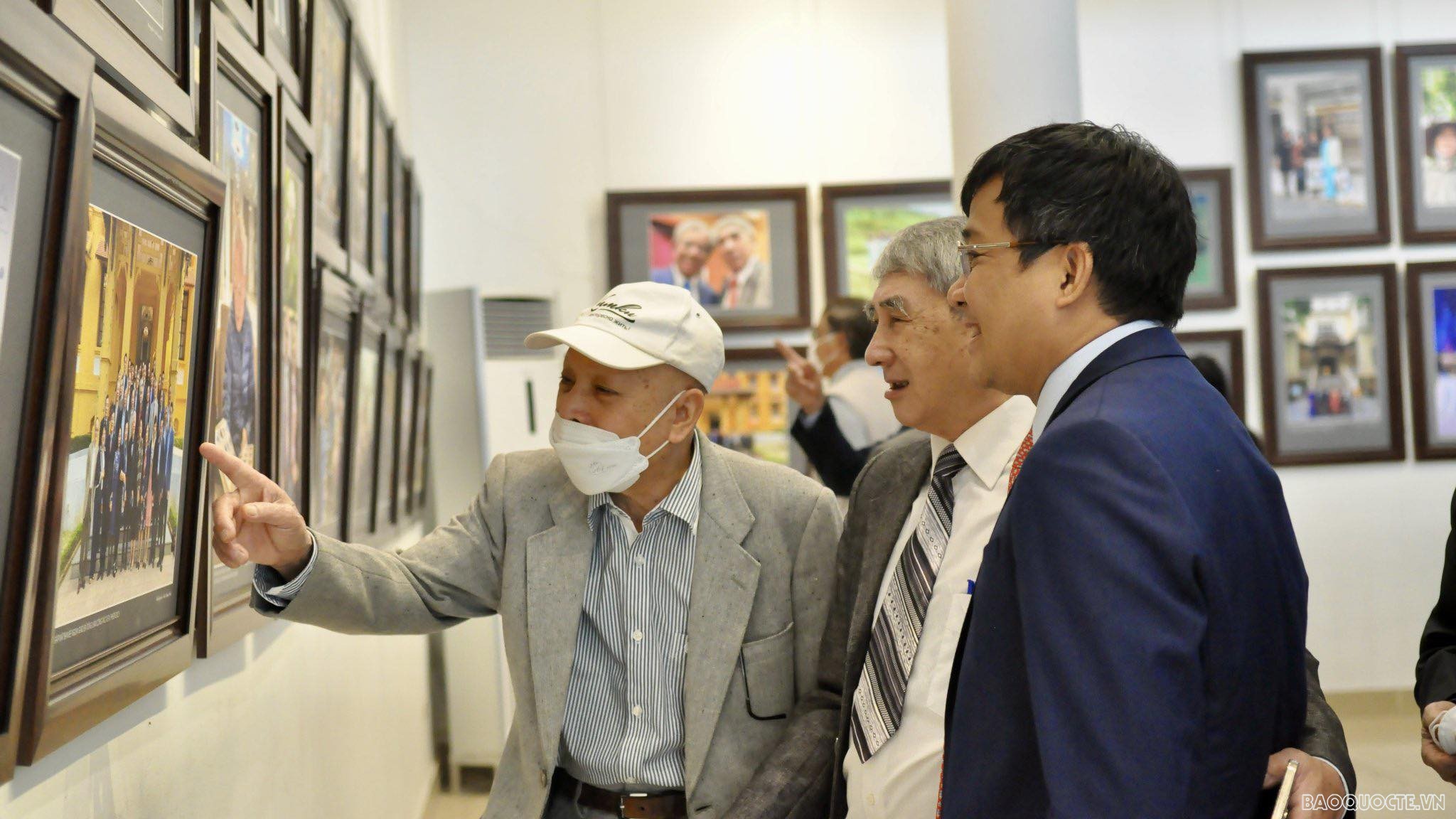 The vivid memory of diplomacy through the photo exhibition 'Memories that remain with me'