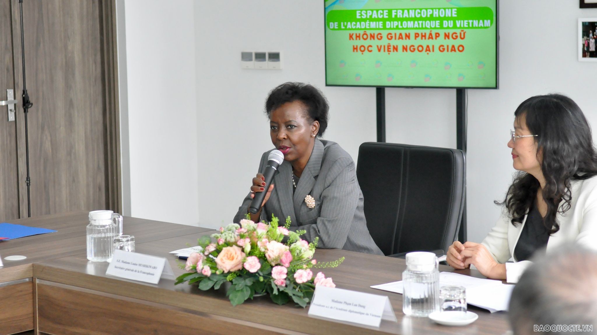Tổng Thư ký OIF Louise Mushikiwabo khẳng định việc khánh thành căn phòng sẽ đóng vai trò biểu tượng cho sự hợp tác giữa Tổ chức quốc tế Pháp ngữ với Học viện Ngoại giao cũng như tượng trưng cho tình bạn tốt đẹp giữa cộng đồng Pháp ngữ và Việt Nam.