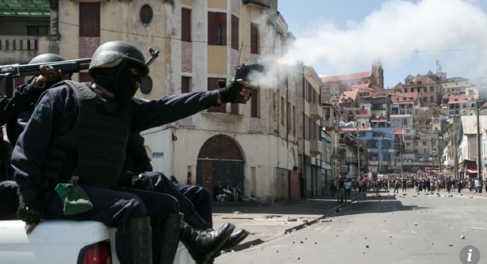 madagascar canh sat dung do nguoi bieu tinh 17 nguoi thuong vong